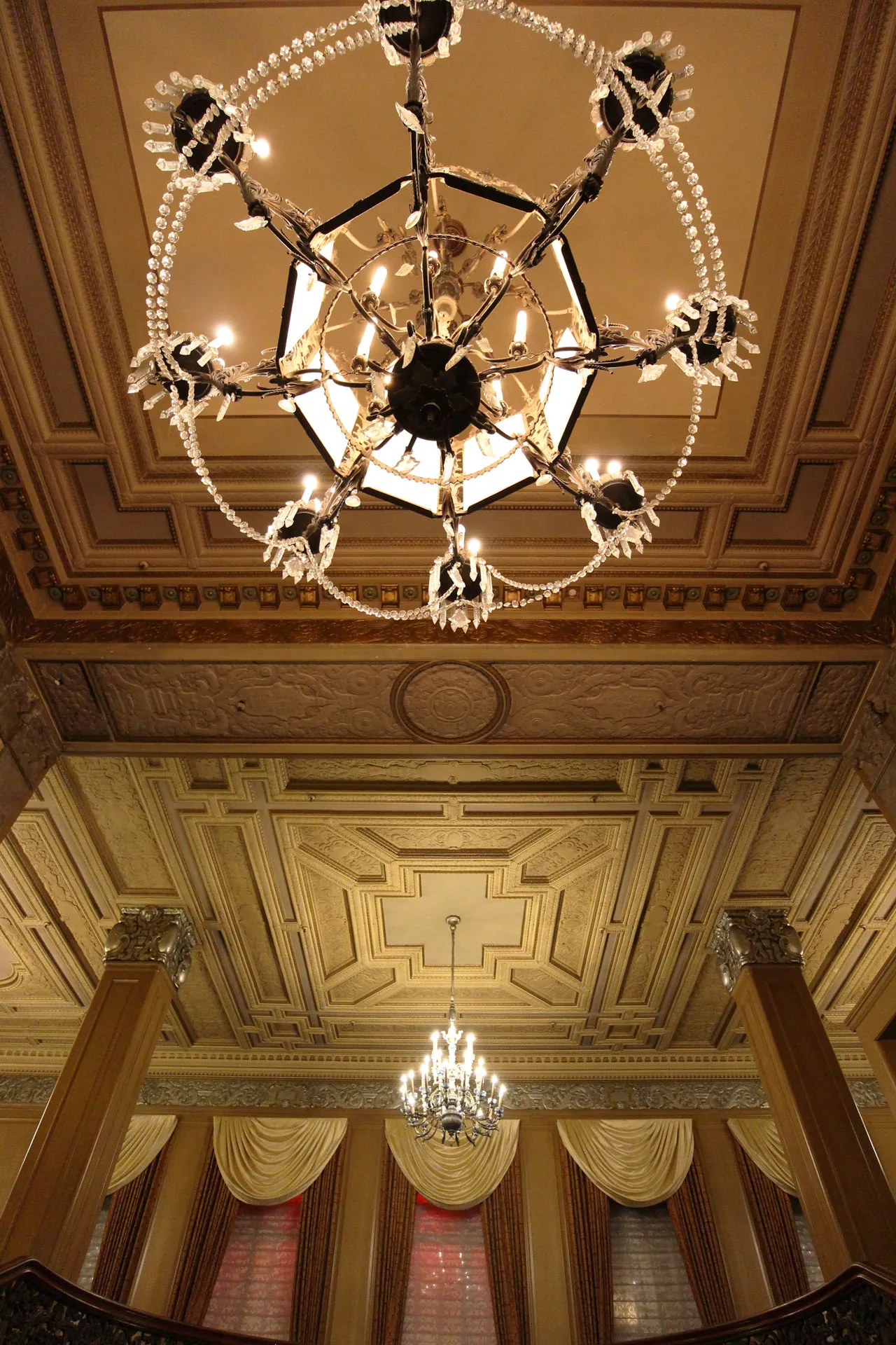 Interiörbild inne på Sir Francis Drake Hotel