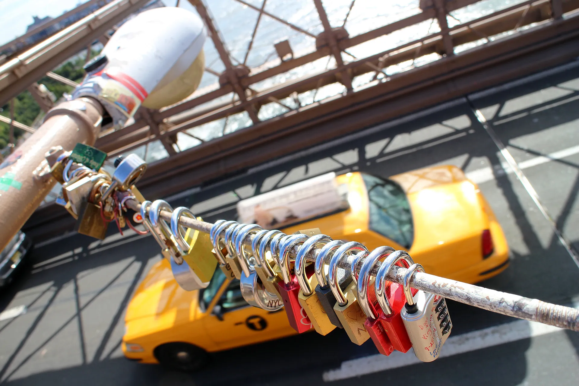 Love locks på Brooklyn Bridge